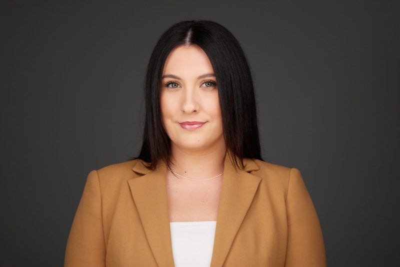 The Top 10 Mistakes People Make With Their Headshots (and How to Avoid Them)